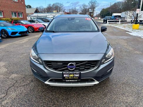 Used 2018 Volvo V60 T5 Cross Country w/ Convenience Package image 2