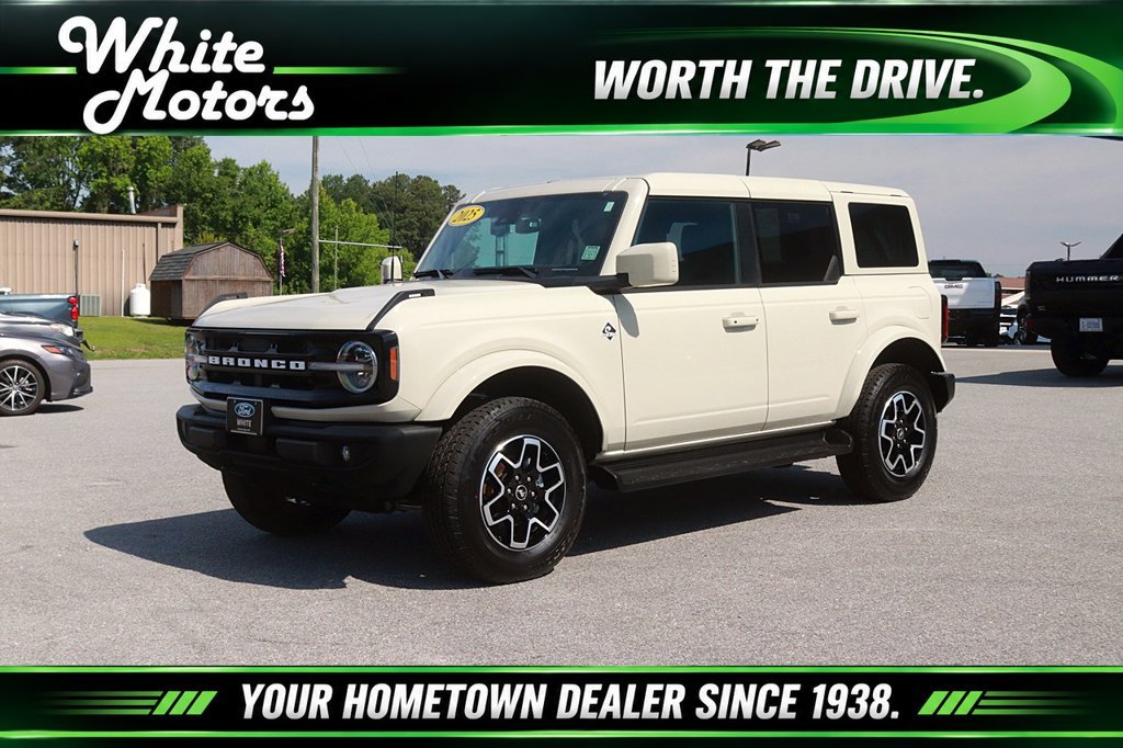 Used 2025 Ford Bronco Outer Banks AWD/4WD image 1