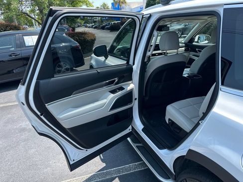 Used 2020 Kia Telluride EX w/ EX Premium Package AWD/4WD image 11