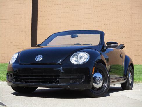 Used 2013 Volkswagen Beetle 2.5 FWD image 24