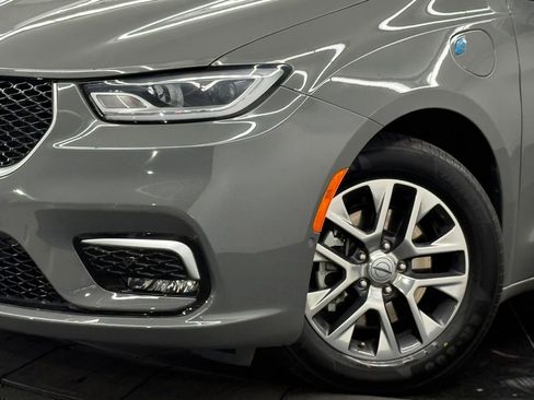 Used 2022 Chrysler Pacifica Pinnacle image 4
