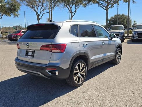Used 2024 Volkswagen Taos SE image 8