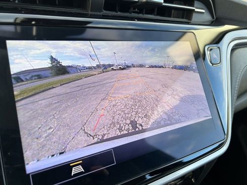 Used 2022 Chevrolet Bolt EUV LT w/ Convenience Package image 15