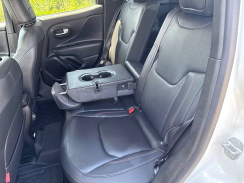 Used 2022 Jeep Renegade Trailhawk AWD/4WD image 32