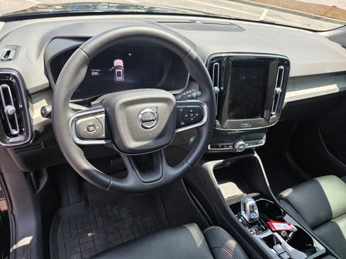 Used 2026 Volvo XC40 B5 Plus AWD/4WD image 14