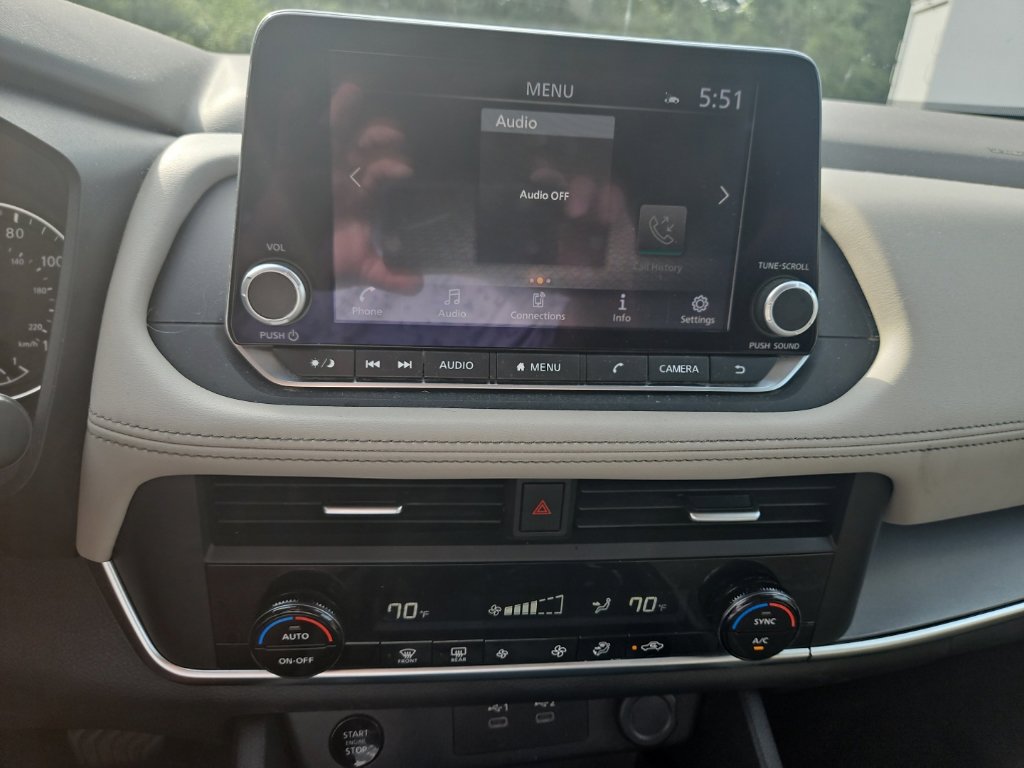 Used 2025 Nissan Rogue SV AWD/4WD image 16