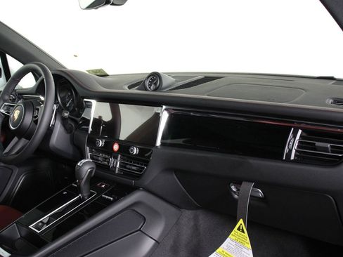 New 2026 Porsche Macan image 15