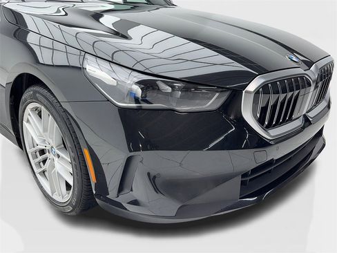 Used 2025 BMW 530i image 3