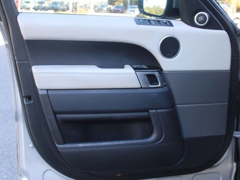 Used 2016 Land Rover Range Rover Sport HSE image 12