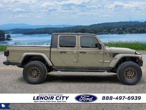 Used 2020 Jeep Gladiator Overland AWD/4WD image 2