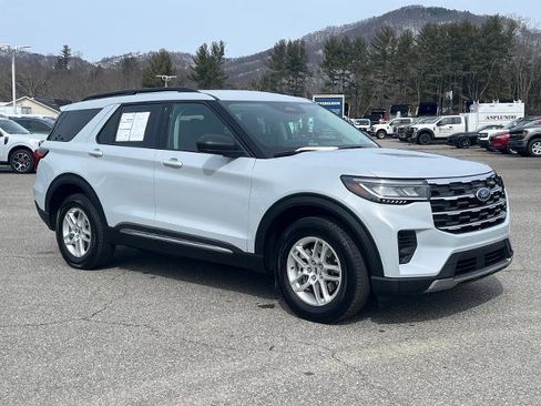 Certified 2025 Ford Explorer Active image 1