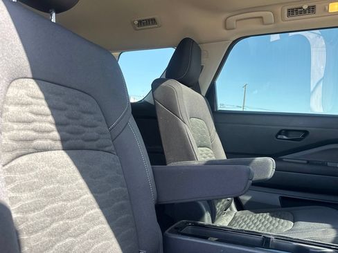 Used 2025 Nissan Pathfinder SV w/ SV Premium Package AWD/4WD image 32