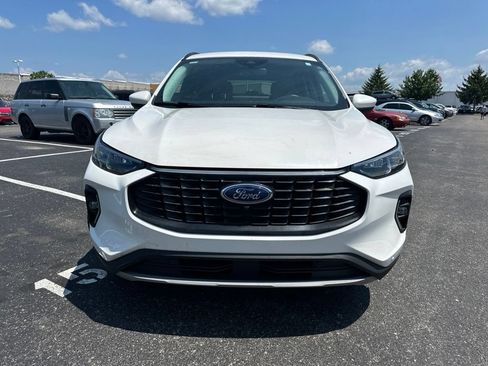 Used 2023 Ford Escape Platinum AWD/4WD image 2