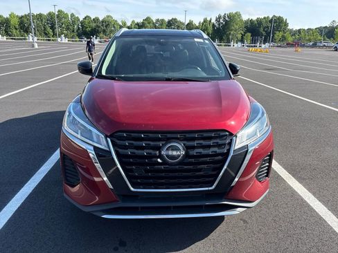 Used 2023 Nissan Kicks SV FWD image 2