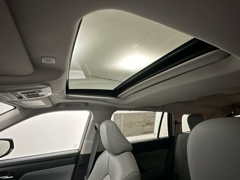 Certified 2024 Toyota Highlander XLE AWD/4WD image 18