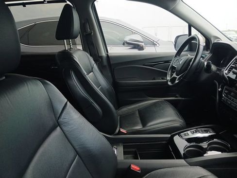 Used 2020 Honda Pilot Touring image 13