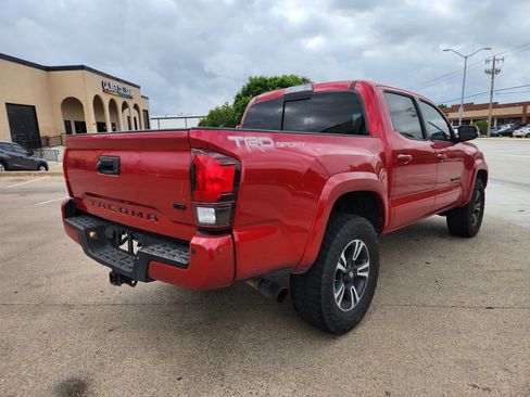 Used 2016 Toyota Tacoma TRD Sport w/ Towing Package image 5