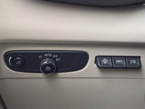 Used 2022 Buick Envision Avenir w/ Technology Package II image 25