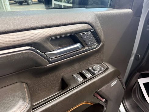 Used 2024 GMC Sierra 2500 AT4 w/ Technology Package AWD/4WD image 19
