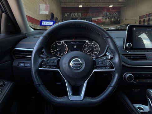Used 2021 Nissan Altima 2.5 SR w/ SR Premium Package FWD image 32