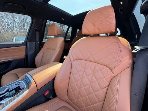Certified 2024 BMW X7 xDrive40i w/ M Sport Package image 22