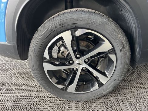 Used 2024 Chevrolet Trax RS w/ Sunroof Package image 23