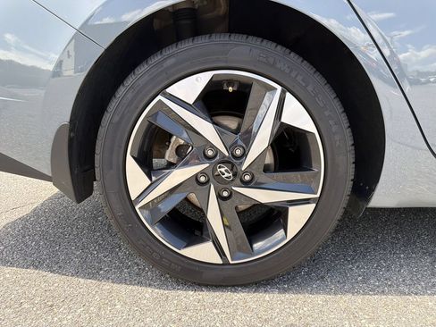 Used 2023 Hyundai Elantra SEL w/ Convenience Package FWD image 17