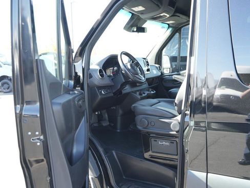 Used 2024 Mercedes-Benz Sprinter 2500 image 10