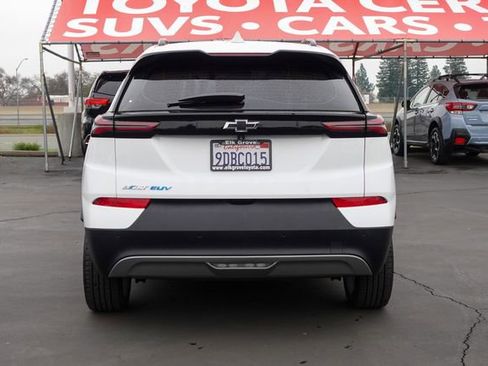 Used 2022 Chevrolet Bolt EUV LT w/ Comfort Package image 8
