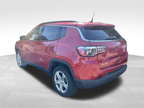 Used 2024 Jeep Compass Latitude AWD/4WD image 3