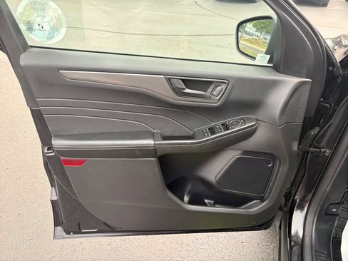 Used 2023 Ford Escape AWD image 17