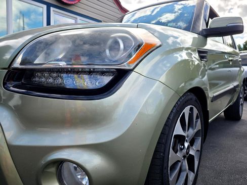Used 2013 Kia Soul ! w/ Premium Pkg image 13