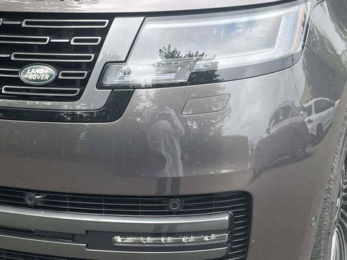 Used 2025 Land Rover Range Rover SE AWD/4WD image 13