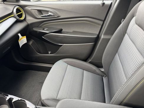 New 2025 Chevrolet Trax LT w/ Driver Confidence Package image 18