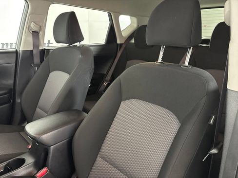 Used 2024 Kia Soul LX w/ Option Group 015 FWD image 9