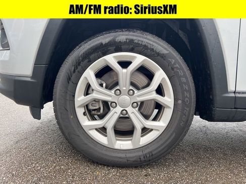 Used 2024 Jeep Compass Latitude AWD/4WD image 9