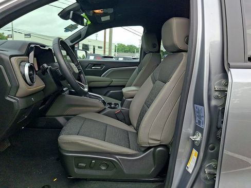 Used 2024 Chevrolet Colorado ZR2 w/ Safety Package AWD/4WD image 15