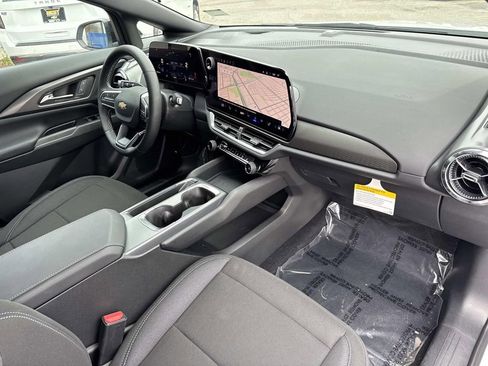 Used 2026 Chevrolet Equinox EV LT w/ Comfort Package FWD image 13