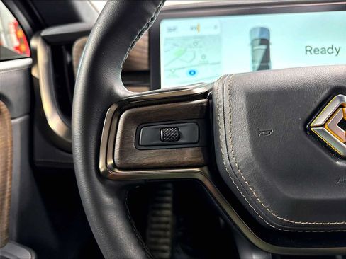 Used 2025 Rivian R1S Premium AWD/4WD image 21