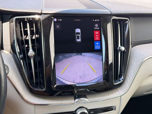 Used 2022 Volvo XC60 B5 Inscription w/ Climate Package image 24