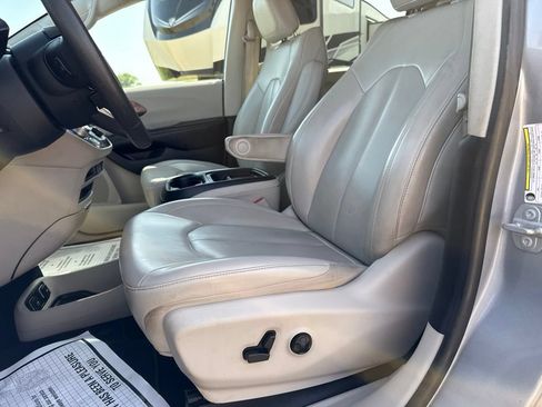 Certified 2021 Chrysler Voyager Lxi FWD image 7