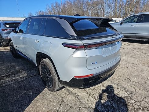 Used 2024 Jeep Wagoneer Launch Edition image 7