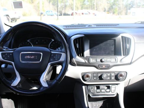 Used 2020 GMC Terrain SLE w/ Driver Convenience Package image 11