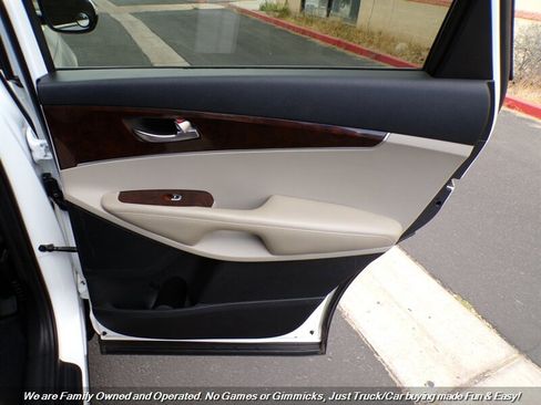 Used 2016 Kia Sorento LX image 26