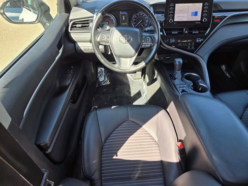 Used 2022 Toyota Camry SE w/ Convenience Package image 11
