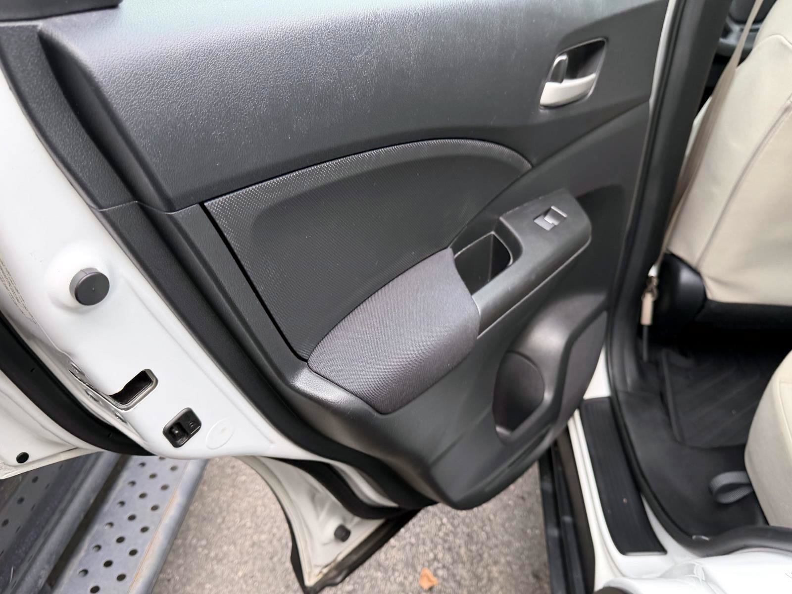 Used 2015 Honda CR-V LX image 11