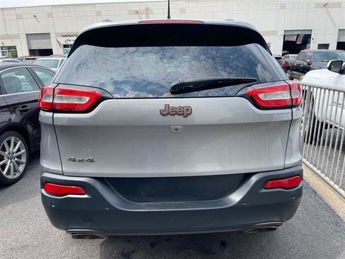 Used 2016 Jeep Cherokee 75th Anniversary image 12