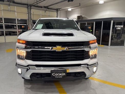Used 2025 Chevrolet Silverado 2500 LT w/ Convenience Package image 3
