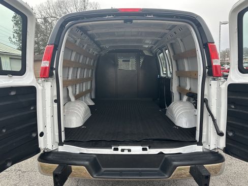 Used 2024 Chevrolet Express 2500 w/ Driver Convenience Package image 17