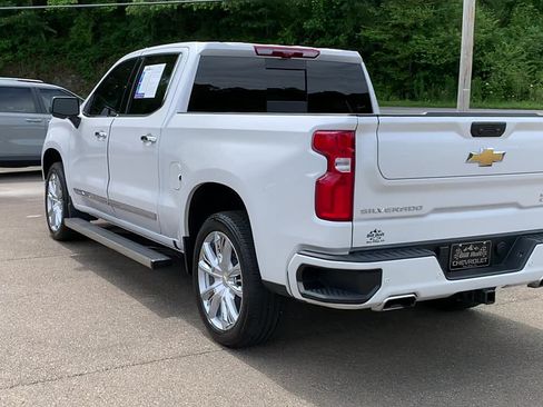 Used 2025 Chevrolet Silverado 1500 High Country AWD/4WD image 7